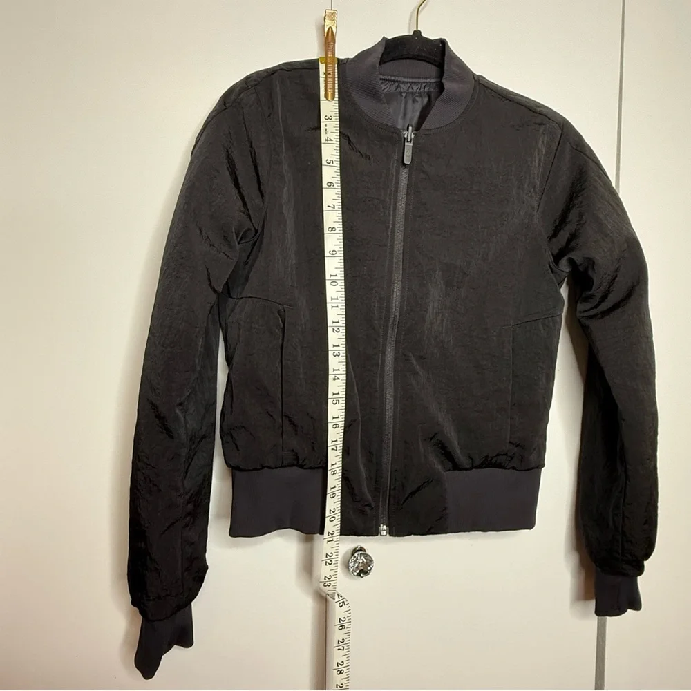 Lululemon Women's Non Stop Reversible Black Bomber Jacket Size 4 - Picture 11 of 12